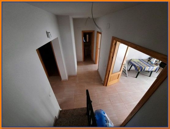 Foto 1 de Casa adossada en venda a Chozas de Canales de 4 habitacions amb terrassa i garatge