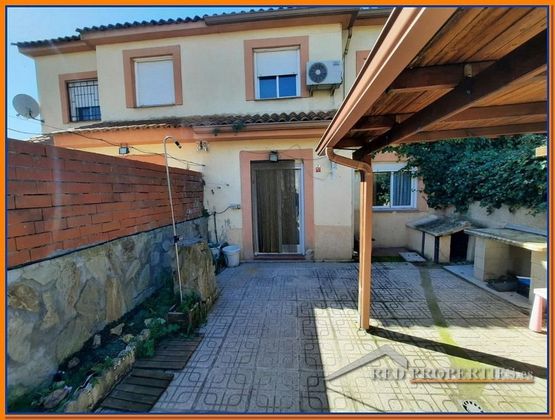 Foto 1 de Casa adossada en venda a Cabañas de la Sagra de 4 habitacions amb terrassa i garatge