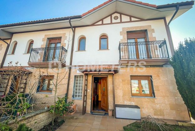 Foto 2 de Casa adossada en venda a calle Zelaia Auzoa de 3 habitacions amb terrassa i garatge