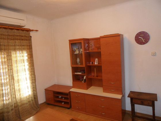 Foto 2 de Pis en lloguer a Alcañiz de 3 habitacions amb mobles i balcó