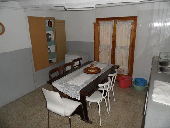 Foto 2 de Venta de casa adosada en Alcañiz de 3 habitaciones con balcón