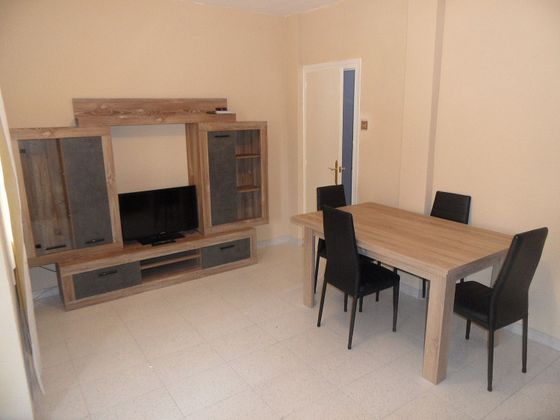 Foto 1 de Pis en lloguer a Alcañiz de 2 habitacions amb terrassa i mobles