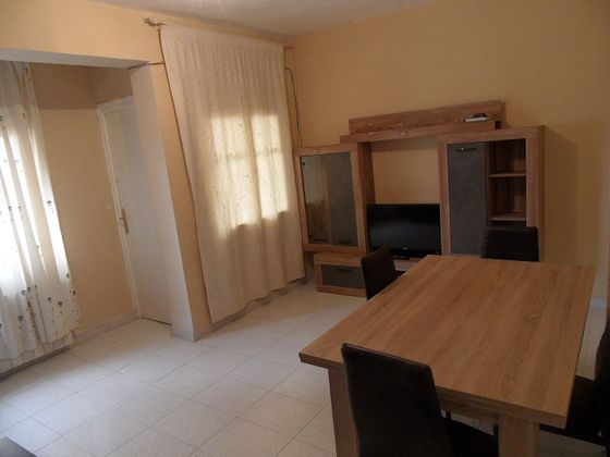 Foto 2 de Alquiler de piso en Alcañiz de 2 habitaciones con terraza y muebles