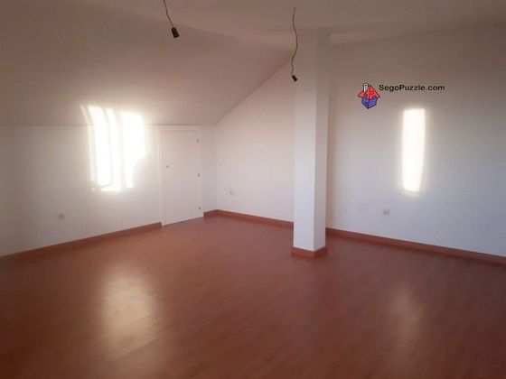 Foto 2 de Àtic en venda a Torrecaballeros de 2 habitacions amb garatge i calefacció