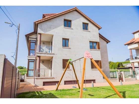 Foto 2 de Àtic en venda a calle Castiñeiras de 2 habitacions amb terrassa i garatge