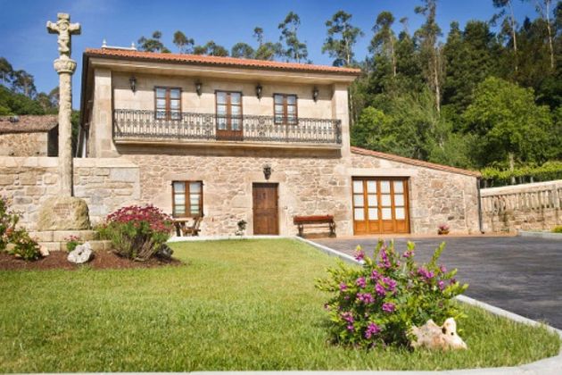 Foto 2 de Casa en venda a calle Barreiro de 4 habitacions amb piscina i jardí