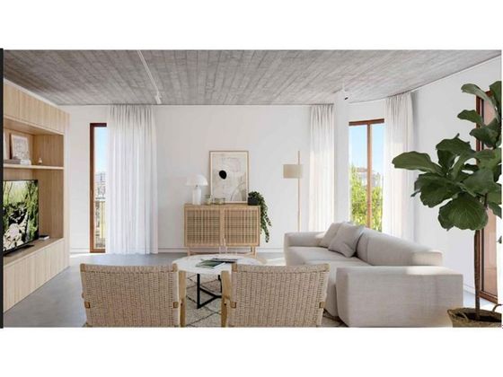 Foto 2 de Pis en venda a Castiñeiriño - Cruceiro de Sar de 4 habitacions amb garatge i balcó
