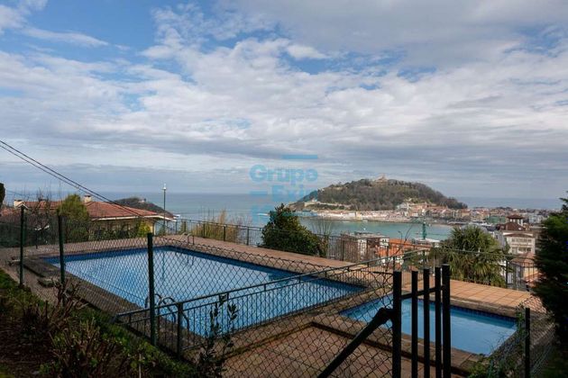 Foto 2 de Venta de dúplex en paseo Del Duque de Baena de 5 habitaciones con terraza y piscina