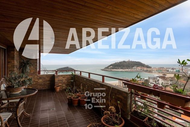 Foto 1 de Dúplex en venda a paseo Del Duque de Baena de 5 habitacions amb terrassa i piscina