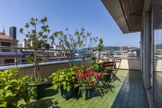 Foto 1 de Àtic en venda a calle Urbieta de 4 habitacions amb terrassa i balcó