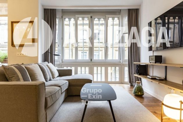 Foto 2 de Piso en venta en Centro - San Sebastián-Donostia de 2 habitaciones con balcón y calefacción