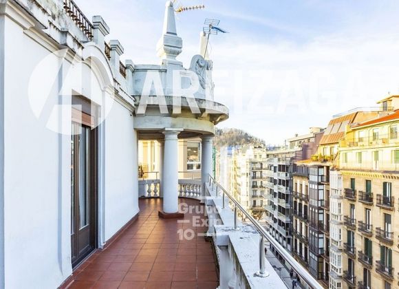 Foto 1 de Pis en lloguer a calle San Martzial de 3 habitacions amb terrassa i balcó