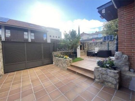 Foto 2 de Casa en venta en Deportivo Galapagar - Los Almendros de 4 habitaciones con terraza y piscina