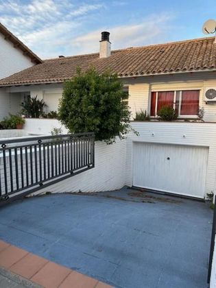Foto 2 de Casa en venta en Santa Susanna de 4 habitaciones con terraza y piscina