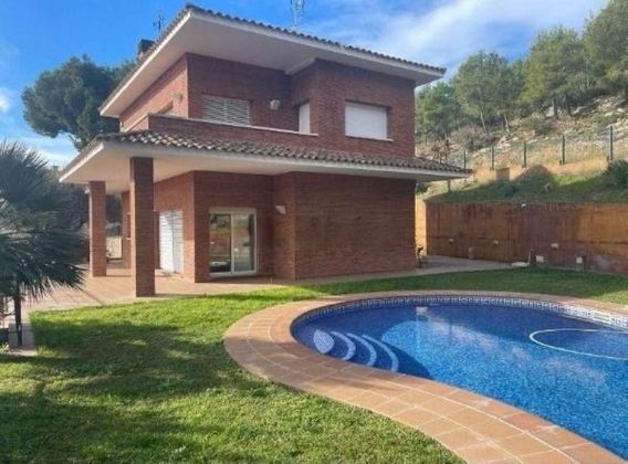 Foto 1 de Xalet en venda a Centre - Castelldefels de 4 habitacions amb piscina i garatge