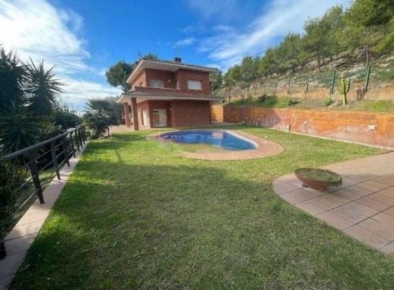 Foto 2 de Venta de chalet en Centre - Castelldefels de 4 habitaciones con piscina y garaje