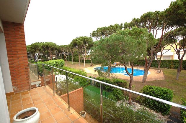 Foto 1 de Casa en venta en Gavà Mar de 5 habitaciones con terraza y piscina