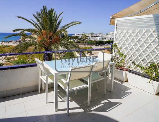 Foto 2 de Àtic en venda a calle De la Marina de 3 habitacions amb terrassa i piscina