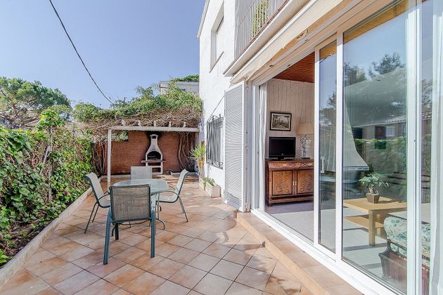 Foto 1 de Pis en lloguer a calle Joan Lloveras de 3 habitacions amb terrassa i piscina