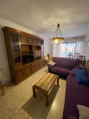 Foto 2 de Piso en alquiler en Camino de Ronda - Rosaleda de 4 habitaciones con balcón y calefacción