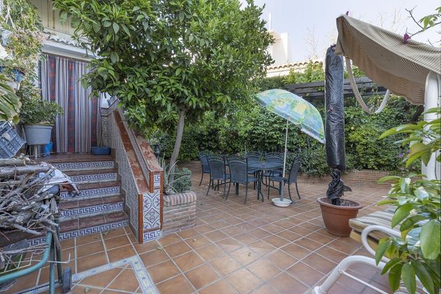 Foto 2 de Venta de casa en Cerrillo de Maracena - Periodistas de 5 habitaciones con terraza y piscina