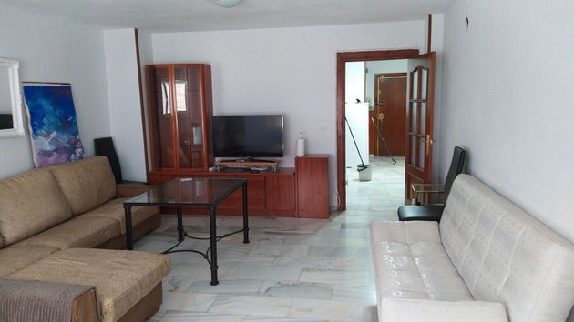 Foto 2 de Piso en alquiler en Camino de Ronda - Rosaleda de 4 habitaciones con terraza y muebles