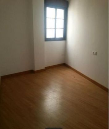 Foto 2 de Alquiler de piso en Zubia (La) de 2 habitaciones con calefacción