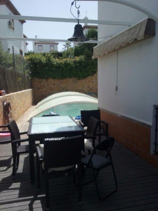 Foto 1 de Alquiler de casa adosada en Zubia (La) de 3 habitaciones con terraza y piscina