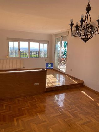 Foto 1 de Ático en alquiler en Camino de Ronda - Rosaleda de 3 habitaciones con terraza y calefacción