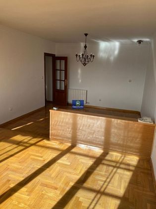 Foto 2 de Ático en alquiler en Camino de Ronda - Rosaleda de 3 habitaciones con terraza y calefacción