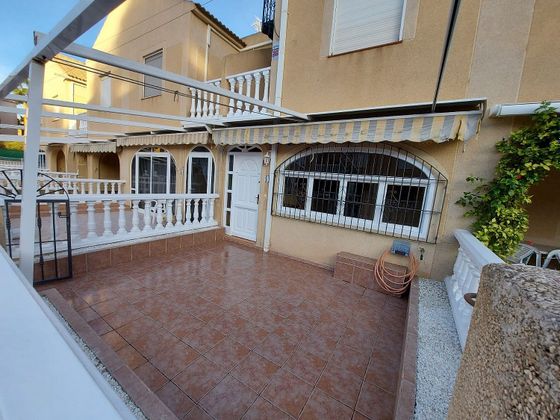 Foto 2 de Casa adossada en venda a urbanización Jardín del Mar Playa de 3 habitacions amb terrassa i piscina
