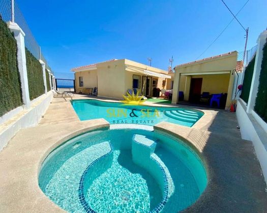 Foto 2 de Casa en lloguer a Playa de los Locos de 3 habitacions amb terrassa i piscina