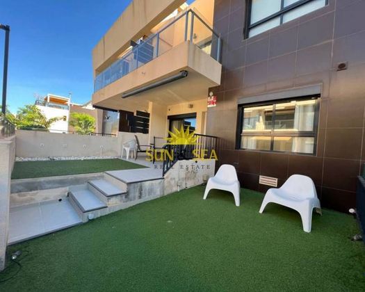 Foto 1 de Casa en alquiler en Pueblo Latino de 2 habitaciones con terraza y piscina
