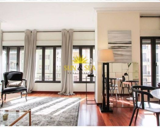 Foto 1 de Alquiler de piso en Centro - Alicante de 4 habitaciones con muebles y aire acondicionado