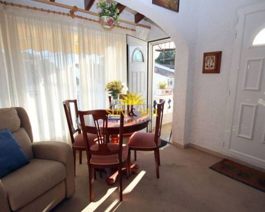 Foto 2 de Alquiler de casa en Pinar del Advocat - Cometa de 2 habitaciones con terraza y piscina