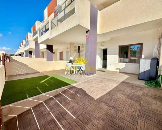 Foto 1 de Piso en alquiler en Pueblo Latino de 2 habitaciones con terraza y piscina