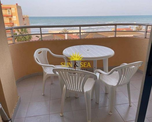 Foto 1 de Alquiler de piso en Guardamar Playa de 2 habitaciones con terraza y muebles