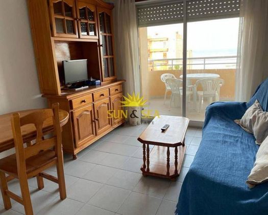 Foto 2 de Alquiler de piso en Guardamar Playa de 2 habitaciones con terraza y muebles
