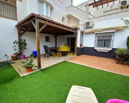 Foto 1 de Casa en alquiler en Playa Flamenca - Punta Prima de 3 habitaciones con piscina y jardín