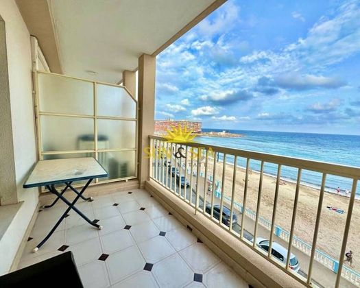 Foto 2 de Piso en alquiler en Playa de los Locos de 3 habitaciones con terraza y muebles