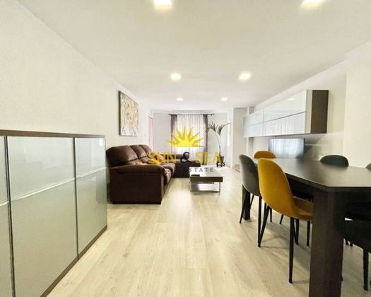 Foto 2 de Alquiler de piso en Villajoyosa ciudad de 4 habitaciones con terraza y muebles