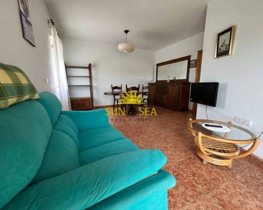 Foto 2 de Pis en lloguer a Zona Pueblo de 3 habitacions amb terrassa i mobles