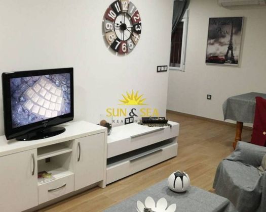 Foto 2 de Piso en alquiler en San Ginés de 2 habitaciones con muebles y aire acondicionado