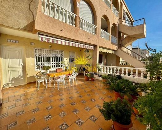 Foto 1 de Alquiler de piso en Torrelamata - La Mata de 2 habitaciones con jardín y muebles