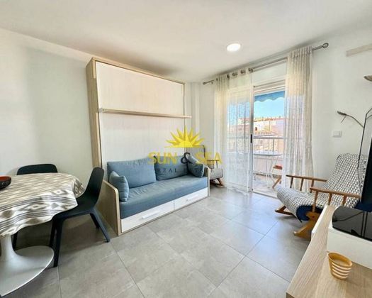 Foto 2 de Piso en alquiler en Playa de los Locos de 1 habitación con terraza y muebles