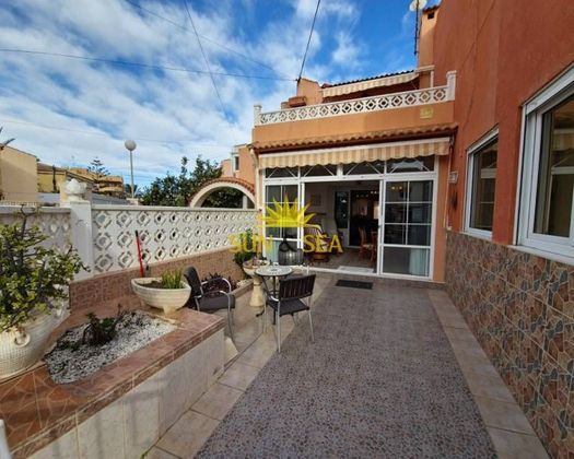 Foto 1 de Casa en alquiler en Nueva Torrevieja - Aguas Nuevas de 2 habitaciones con terraza y muebles