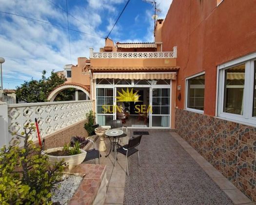Foto 2 de Casa en lloguer a Nueva Torrevieja - Aguas Nuevas de 2 habitacions amb terrassa i mobles