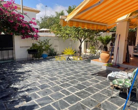 Foto 2 de Casa en lloguer a Pueblo Latino de 3 habitacions amb terrassa i piscina