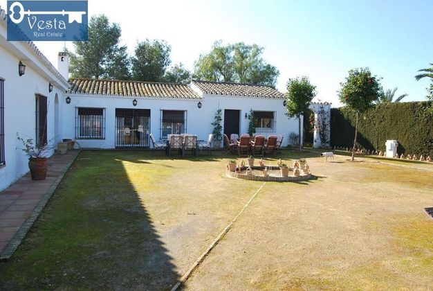 Foto 2 de Casa rural en venda a Centro - Jerez de la Frontera de 4 habitacions amb piscina i jardí