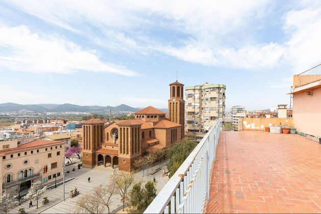 Foto 1 de Àtic en venda a Centre - Cornellà de Llobregat de 6 habitacions amb terrassa i aire acondicionat